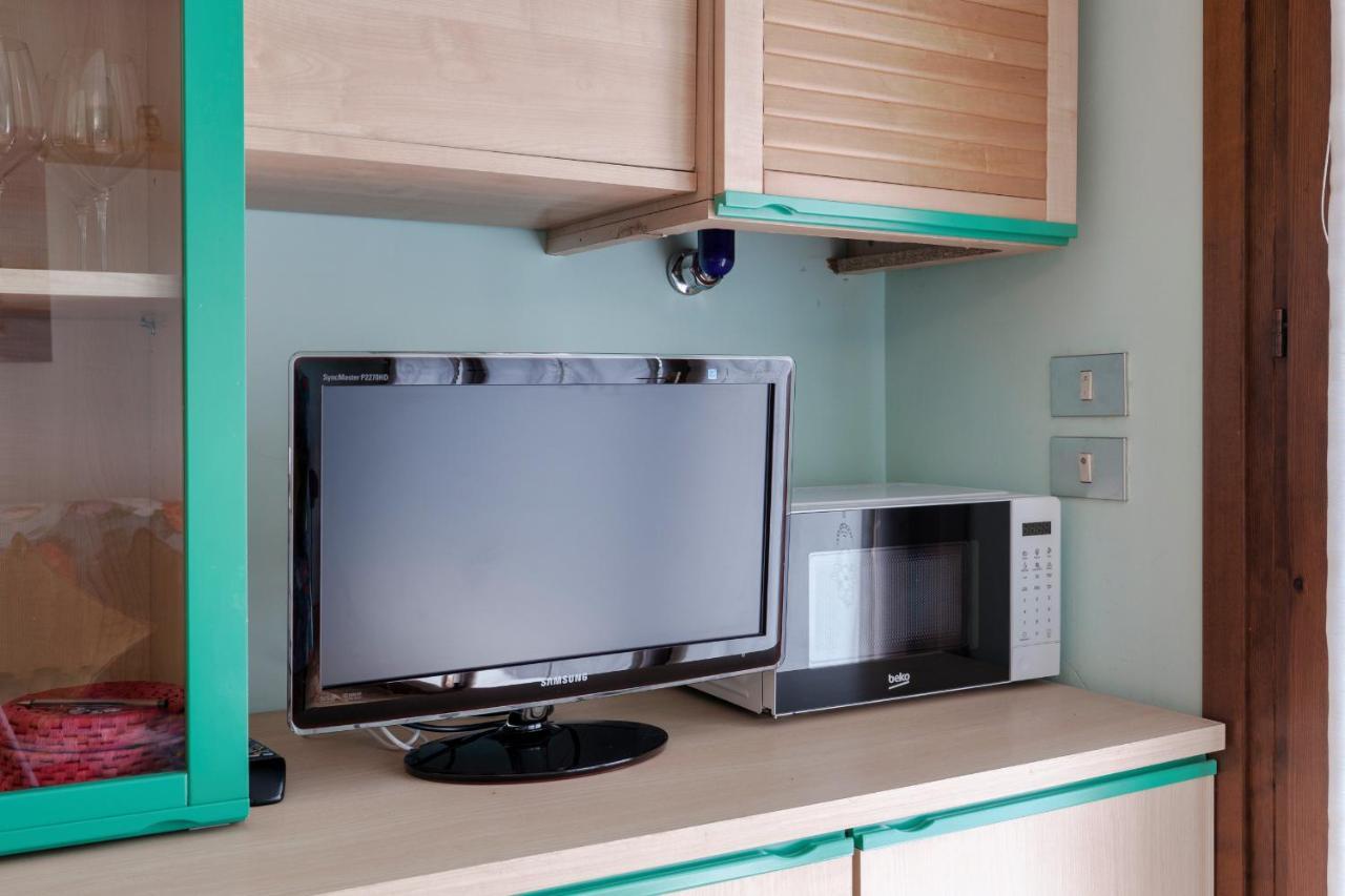 Azzurra Suite - Monolocale Con Piscina E Wifi Сирмионе Экстерьер фото