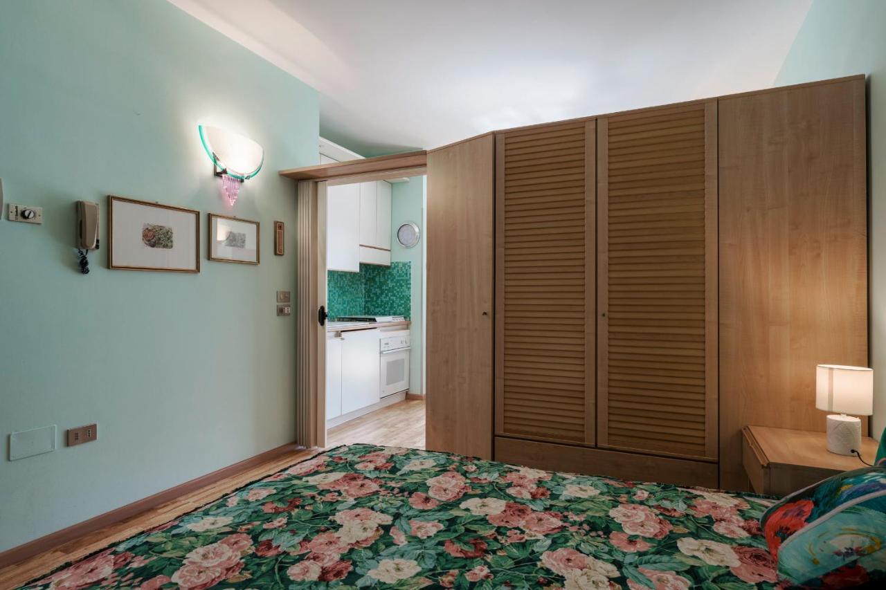 Azzurra Suite - Monolocale Con Piscina E Wifi Сирмионе Экстерьер фото
